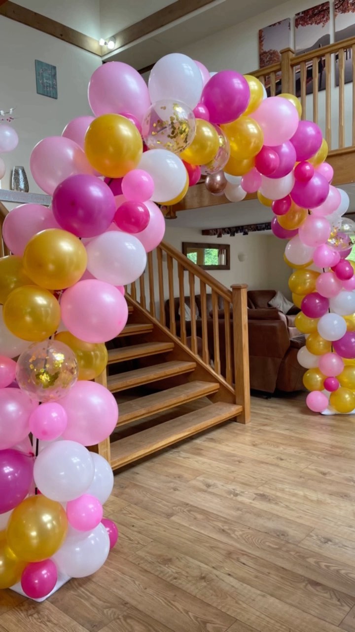 Such fun making this balloon arch for guests celebrating a special birthday this weekend…
#balloons #balloonarch #celebrate #birthday #birthdayballoons #thestables #thestablesmidwales