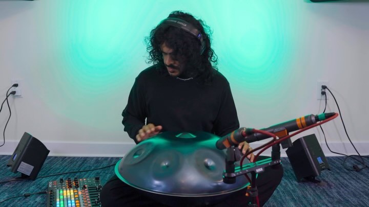 happy to say my live set for Snow Sessions by @itsraviray and @outervoicerecords is out now! had a great time making a unique movement meditation based track and performing it live with the Ravi ray audio team.
performing this was only possible if everyone in the room was willing to center and allow my channels to open. and I thoroughly felt supported by everyone on site to take my time and do my thing!
Full video on YT and song on all streaming platforms link in my bio!
Full credits:
Archit Upadhyay // Director x DP x Colorist x Editor (@architupadhyay_ )
Ravi Ray // Executive Producer x Mixing Engineer (@itsraviray )
Anusha Savi // Associate Producer (@anusha.savi )
James Mathew // Associate Producer x BTS Editor (@jamesamathew )
Philly Mathew // Associate Producer (@phillymathew_ )
Aaron Needham // Recording Engineer x Production Assistant (@aaronneedham4 )
Elaine Rasnake // Mastering Engineer (@daughterboardaudio )
Rupsha Chakraborty // Intern x Production Assistant (@rrupshaa )
Raunik Naik // BTS Videographer (@raunaknaik )
Suhana Jagadesan // Marketing Assistant (@suhana_jag )
Vydia // Distribution (@vydiaofficial )
Label // Ravi Ray Audio (@itsraviray ) / Outer Voice Records (@outervoicerecords )
#snowsessions #liveperformance #areublue #tidings #onetake