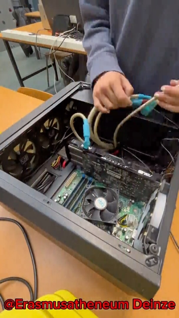 🌟 Ontdek de wereld van Applicatie- en Databeheer! 🌟
Ben jij klaar om de technologie van de toekomst te omarmen? In onze opleiding leer je de nieuwste trends en technieken op het gebied van IT en data.
🚀 Games maken - Ontwikkel jouw eigen spellen en breng je creatieve ideeën tot leven.
💻 Programmeren - Beheers verschillende programmeertalen en bouw je eigen software.
🤖 AI en Blockchain - Verdiep je in de kunstmatige intelligentie en de revolutionaire technologie van blockchain.
🏠 Domotica - Maak kennis met slimme huizen en geautomatiseerde systemen.
🔒 Beveiliging van computernetwerken - Leer hoe je netwerken beschermt tegen cyberaanvallen.
🌐 Websites bouwen - Creëer prachtige en functionele websites van de grond af aan.
Word een expert in de technologieën die de wereld veranderen en geef je carrière een vliegende start! 📈
Schrijf je vandaag nog in voor de richting Applicatie- en Databeheer en bouw mee aan de digitale toekomst! ✨
#Toekomst #IT #Programmeren #GamesMaken #AI #Blockchain #Domotica #Cybersecurity #WebDevelopment