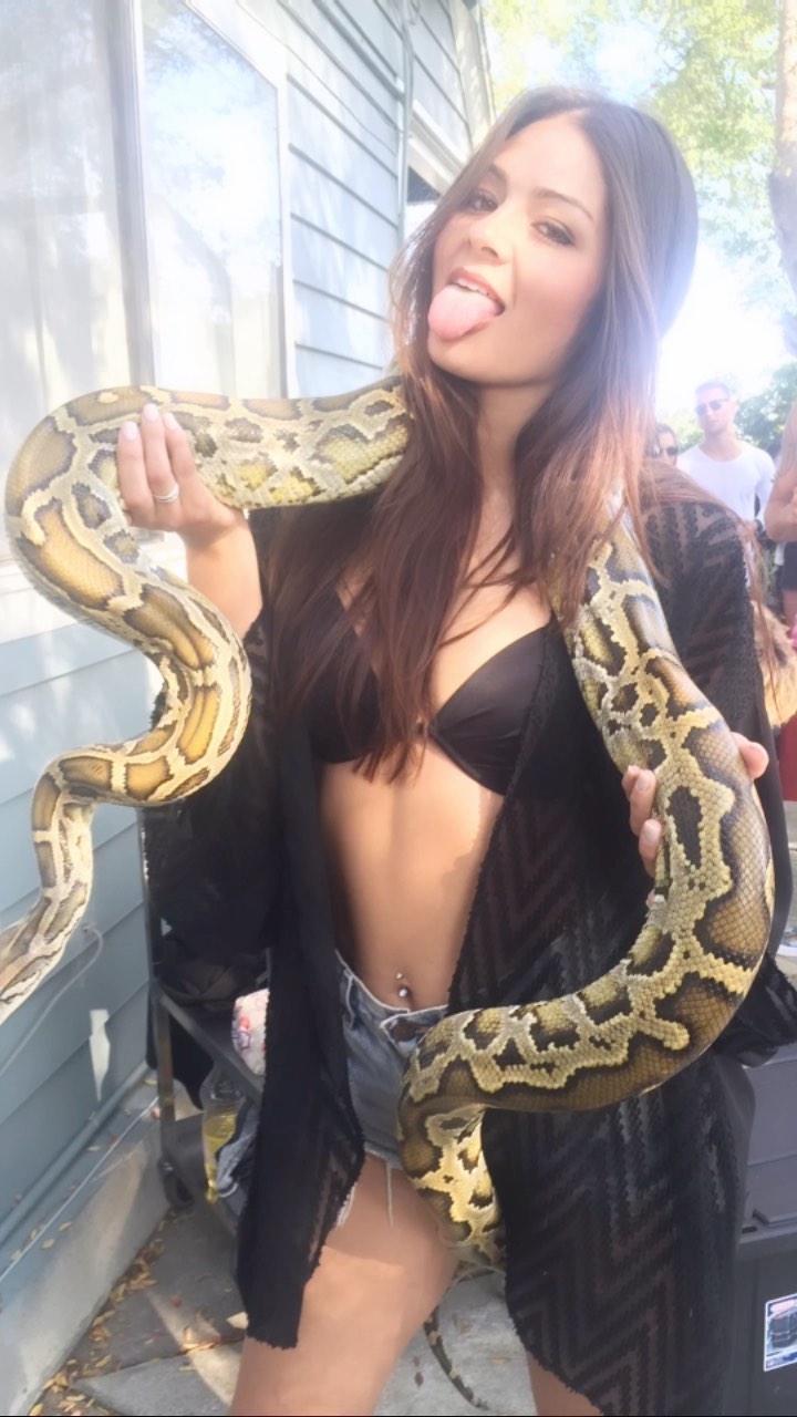 I HAD TO 😩🦄😂💃🏻🍾🪩🤪
#iykyk #teenagedirtbagchallenge #wildthing #free #cityofangels #coachella #groovy #themarijuanamedium