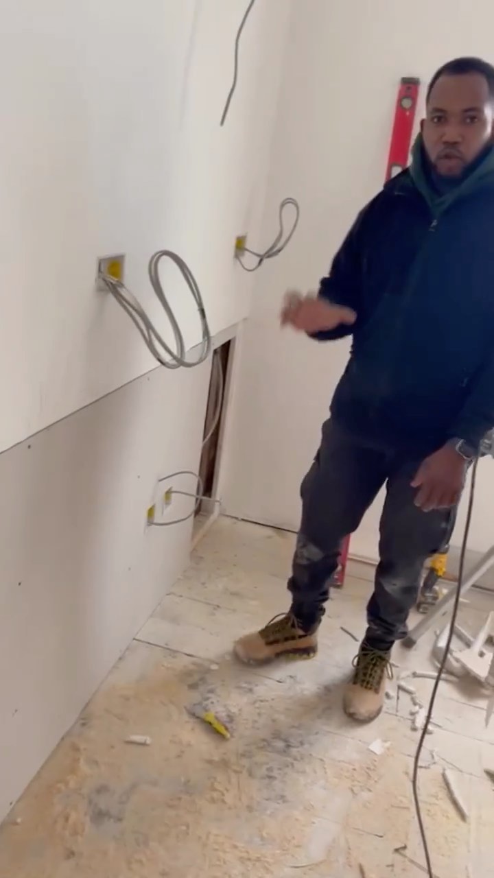 Trizone is about training the younger generation, building their confidence and perfecting their trade ⚡️⚡️⚡️⚡️#apprentice #improvements #learning #confidence #electrician #ringmain #rewiring #installation #entrepreneur