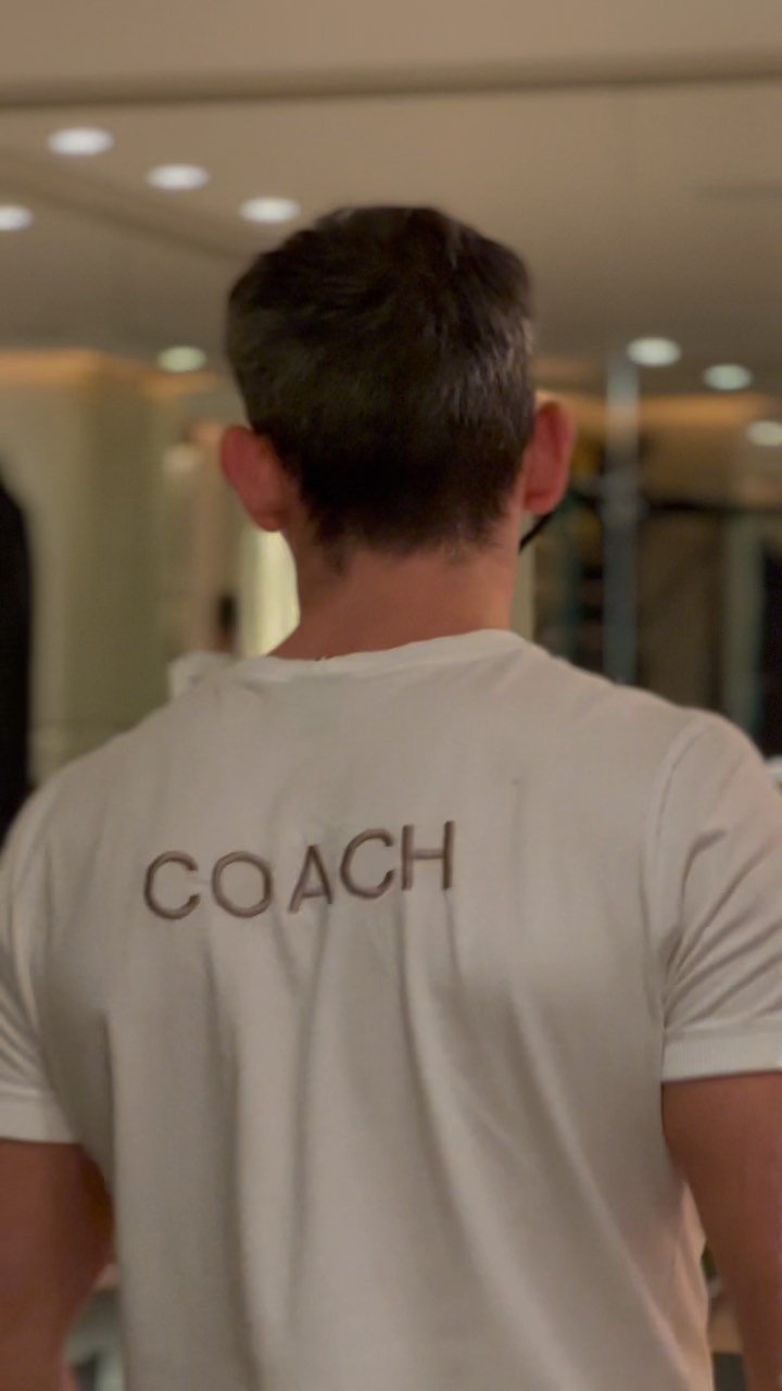 Let’s do it, work together, to progress for you. 🤝
I’m Antonin ! Your personal massagist, sport trainer and swim trainer.