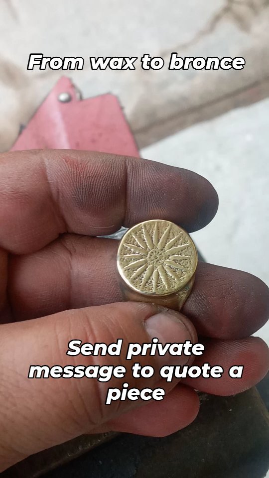 Signet ring from wax to bronce, send a private message to quote a comition.
#signetring #joyeriamexicana #joyeria #jewelry #joyeriaartesanal #handmade