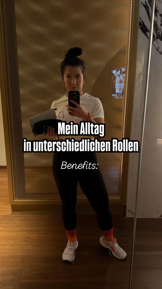 Wem geht’s auch so? Die ständige Bewertung von Aussen - du machst zu viel, das kann nicht gut gehen - ich so - watch me 👇🏾
Ich liebe meine unterschiedlichen Rollen und meinen Impact, den ich so erzielen kann. Neben meinem Bachelor/Masterstudium habe ich über 1.000 Stunden in Weiterbildungen investiert. Mein Fokus:
•1:1 Leadership mit Burnoutprävention
•Unternehmerin für eine bessere Arbeitskultur mit Software Lösung
•Yoga für gesunde Beweglichkeit (inkl. Myofascial Release, Acupressure, Aromatherapie, Atemarbeit und Entspannung)
3 unterschiedliche Rollen und doch hängen sie für mich ganz eng zusammen, denn wer sich schlecht fühlt, ist ne bescheidene Führungskraft. Bescheidene Führungskräfte führen zu noch bescheidender Unternehmenskultur. Kennst du deine Mission - deinen Antrieb?