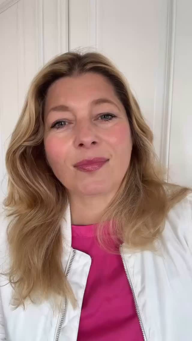 Oft bist du für dich der blinde Fleck. Das Problem haben viele, die mit eigenem Business unterwegs sind.
Denn Marketingenzscheidungen für sich selbst zu treffen ist schwieriger.
An der Stelle der Rat: hol dir Unterstützung. Du sparst jede Menge Zeit und dadurch vielleicht auch Geld.
#marketingberatung #personalbranding #eigenesbusiness