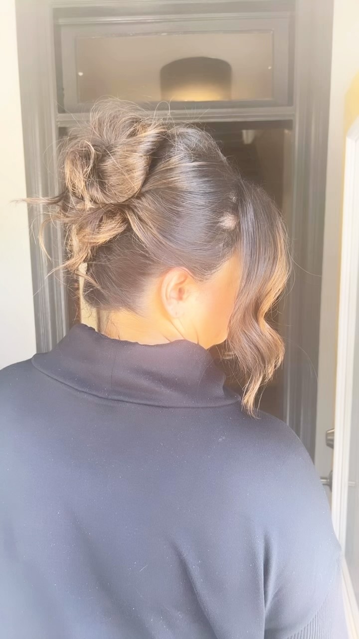 15 minute updo on this beautiful Friday! Happy weekend
#weddinghair #ottawawedding #stylist #ottawaupdo #bridalhair #ottawabride #ottawabrides #ottawawedding #weddingseason