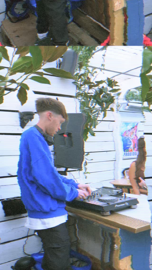 @fr3ddiepodmore on the decks 🔥
“Ronnie Pickering” out now. Give it a stream.
#RonniePickering #postpunk #rock #rocknroll #newmusic #punk #explore #viral #funny