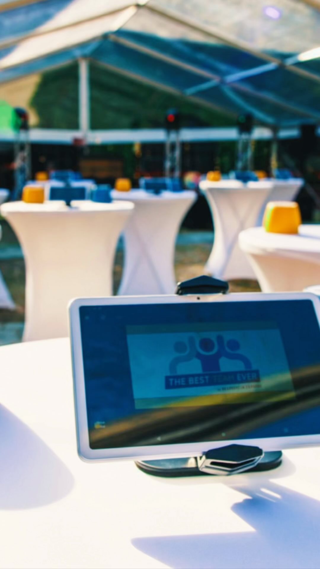 🎉🕹️ Rozpal atmosferę na swoim evencie plenerowym! 🌟 Zabawy i gry, które zapewnimy, sprawią, że każdy uczestnik będzie miał pełne ręce frajdy. Od emocjonującego flip cup, poprzez kreatywne tatuaże, aż po interaktywne zagadki w formie teleturnieju dla zespołów - to tylko mała próbka tego, co możemy dla Ciebie zorganizować! 🤩🎲 Na dziedzińcu Muzeum Archeologicznego we Wrocławiu stworzymy wyjątkowe doświadczenie, które pozostawi niezapomniane wspomnienia. 🏛️🌈
#EventyWrocław #GryiZabawy #EventowaRadość #WorkGroupEvents #PomyslRealizacjaEfekt #RealizacjaImprez #eventydlafirm #integracjadlafirm #eventywrocław #piknikidlafirm #piknikfirmowy