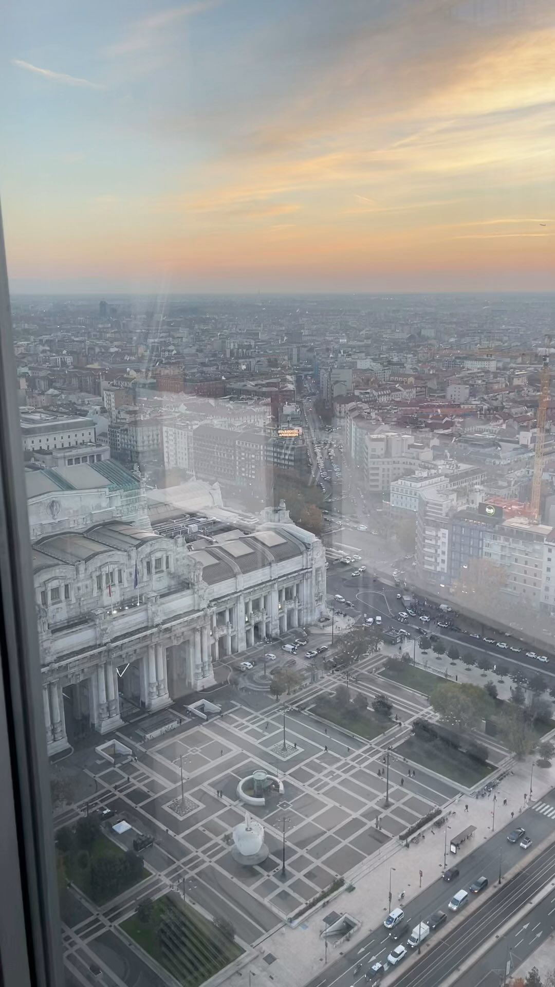 Evento annuale Assologistica
“Lavorare meglio, questione di logistica “
e la 19’ edizione del premio Logistico dell’anno, che vede premiate le eccellenze nel mondo della logistica Italiana
nello splendido Belvedere Jannacci #grattacielopirelli
Un evento dove, in collaborazione con @lymeagency abbiamo curato il creative concept, l’art direction delle campagne, la gestione degli sponsor e dei fornitori.
Thanky you.
#typeloversevents #wecreateyoucelebrate #assologistica #businessevents #belvederejannacci