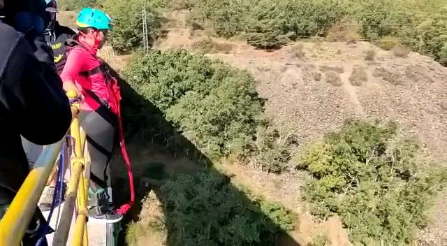 Un salto al vacío para contaros que...
SOY PSICÓLOGA 🤍🥳
Unos cuántos años después, acabo esta aventura llena de aprendizajes y retos personales.
Estudio entre andenes y sesiones.
Aprovechando bibliotecas, parques, cafeterías y mi despacho móvil, el coche, para últimos repasos.
Gracias a todos los que me habéis acompañado en este viaje 💫
Un viaje que me ha ayudado a comprender mejor mi entorno, las personas que me rodean y sobre todo, a mi misma.
¿Qué será lo siguiente? 😉
#psicología #uned #psicologiauned