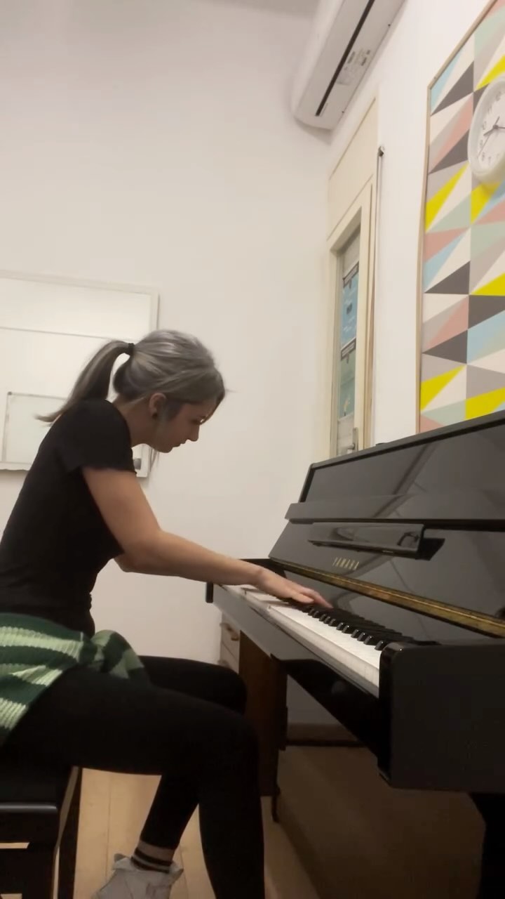 It’s not actually me, it was playing in the background
(1nd Movement from the Piano Concerto n.2 by my pal Sergei Rachmaninoff)
#Rachmaninov #classical #music #piano