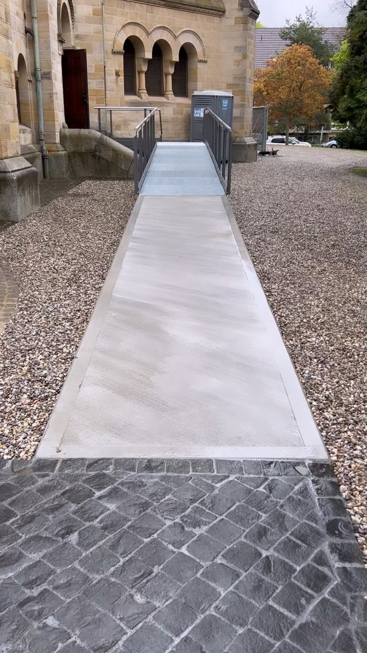 Barrierefrei in die Pauluskirche! 🚧💥♿️
.
.
.
#barrierefrei #behindertenhilfe #access #accessibility #nobarriers #rollstuhl #wheelchair #mobility #disability #inclusion #rampe #ramp #kulturkirche #pauluskirche #basel #switzerland #schweiz #kirche #kultur #culture #public #visit