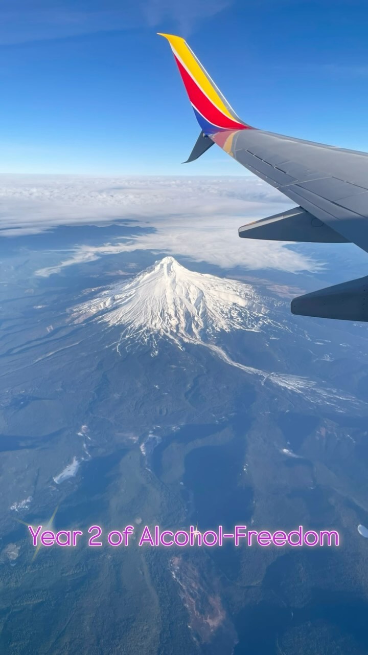 ✨2 years alcohol-free and it continues to be one of the best decisions I’ve ever made! ✨
I have yet to wake up regretful that I didn’t drink the night before 😉😌
#minsetmatters #minsetshift #alcoholfreeliving #alcoholfreelife #thisnakedmind #hangoverfree #alwaysbelearning #yourbestself #habitchange #starttheconversation #addictivesubstance #limitingbelief #thisnakedmindcoach #afaf #teetotaler #grateful #gratitude