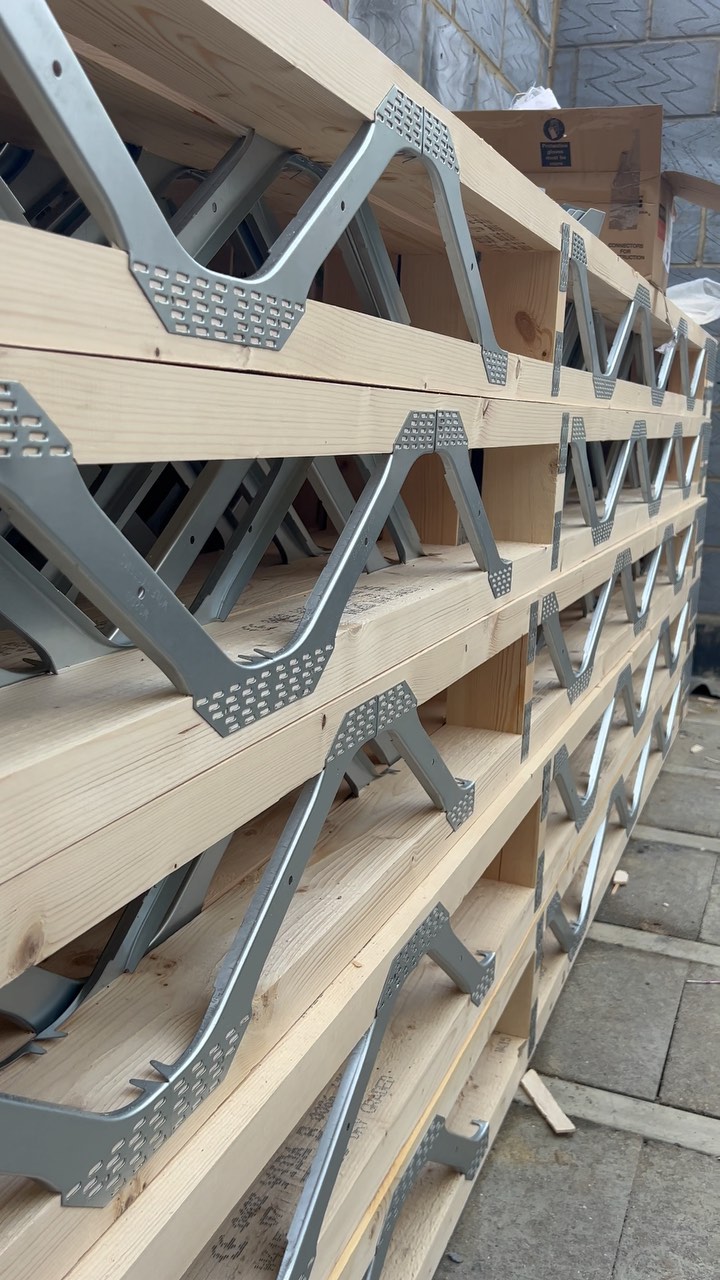 ALL IN 48HRS!
Check out the amazing transformation over in Norsey Rd, Billericay!
⏰ We take great pride in sticking to schedule
💵 Sticking to budgets
⭐️ Saving you money
Do you want a reliable, hardworking team who aren’t weather dependant or who aren’t managing multiple jobs badly?
SHOOT US A MESSAGE!
_____________________
⬇️ Summary of 48hr transformation
The steels are huge on this build and required an oversized crane to reach the back.
These posi-joists were our clients choice as they wanted no movement in their floors. We then managed to save some money with plumbers and electrician as they are an easier fit now.
We also saved money by not having a roof on our scaffolding. Not because we have faith in the English weather, but we do have faith in how fast we work with both more men on site, efficiency and planning in advance.
The boards we have placed down are simply temporary to take the rain, these will be replaced when we are water tight.
👀 Keep an eye on our socials to watch this beautiful house emerge ⭐️
Build & Site Management - @jb.constructionco
Bricklaying - @ebsworth_brickwork
Steels - @_thesteelteam
Posi-Joists - @holdentimberengineering
Crane - @randallscranehireltd
#posijoists #essexbuilder #billericaybuilder #builder #essex #newbuild