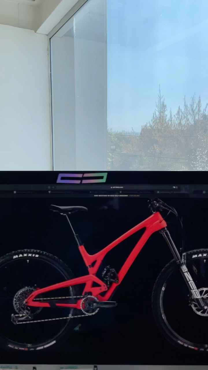 Y así sale otra más, esta tremenda @evilbicycles #Wreckoning 2021 #coralreefer, Custom kit Glossy con grafica cromada holográfica para la #rockshoxzeb
No les puedo decir lo feliz que estaba su dueño @max_illanes cuando la vio, eran muchas emociones juntas 🤟🏽
Gracias por la confianza!
@thegoodcl