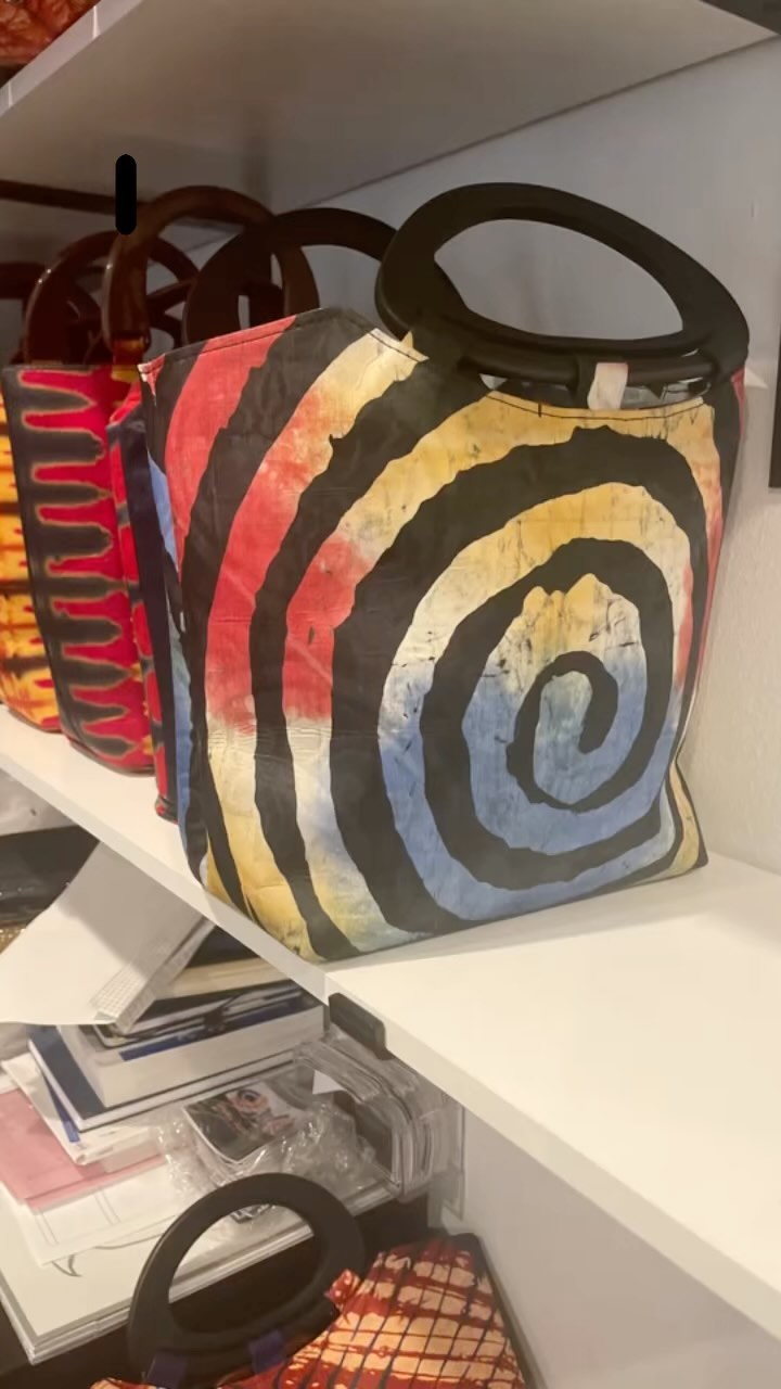 From imagination to creation … #shukuaccessories . Visit our website to learn about us . 10% of your purchase goes to charity ..
#afrocentrism #beliveinyourself❤️
