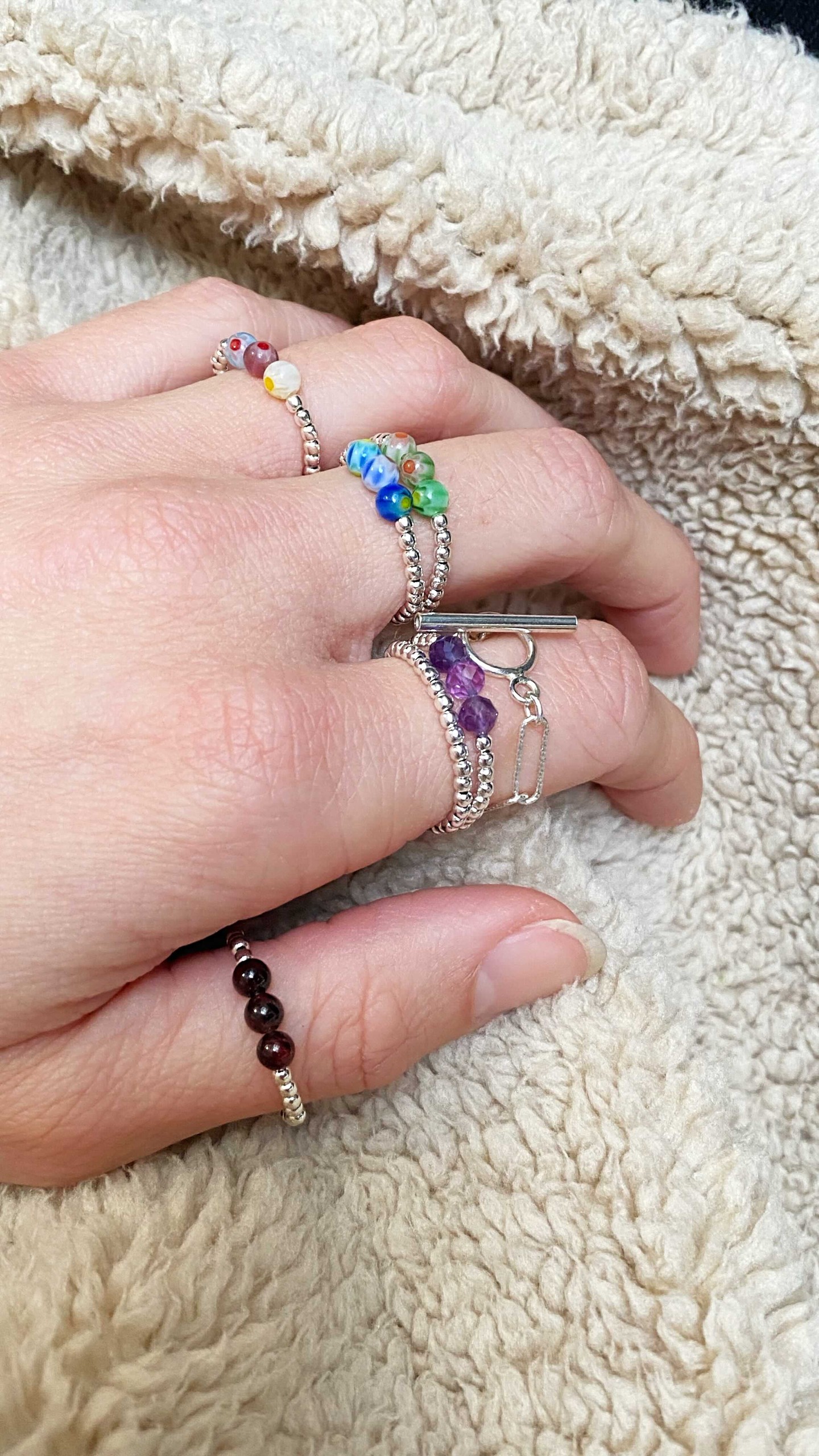 En début de semaine je prépare toujours vos commandes du week-end!
Psst : les bagues DRAGEE sont en soldes… moi je dis ça je dis rien hein 😉!
•
•
•
#bague #grenat #lithotherapie #pierresfines #bijoux #bijouxaddict #vaguedecreateurs #love #creatricebijoux #alhenabijoux