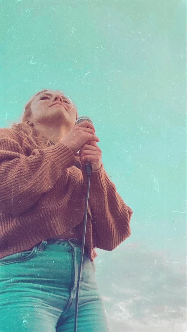 It was a pleasure to meet and improvise on stage with @__sashanti_ . I just love those spontaneous conversations.
#music #wien #kanal #livemusic