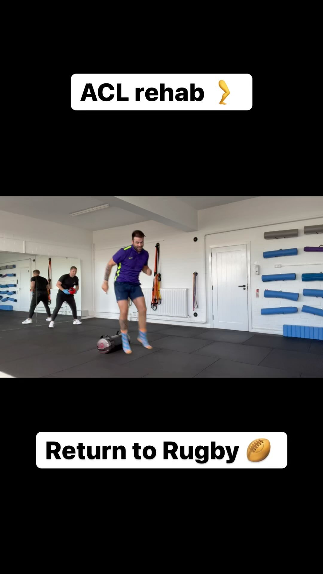 ACL REHAB (RETURN TO RUGBY) 🦵 🏉
🎯 Powerbag jump and land, lift and press, pass
🎯 Gym ball Bulgarian split squat and pass
🎯 Jump, reach and land with heavy resistance band pull
Continues to focus on gym based strengthening and running drills
✅ Focus on Rugby specific movements
✅ Building strength, tissue tolerance, resilience, confidence with movements
Thanks @jameshenly (115kg 🦏)
@bangor_rugby_club