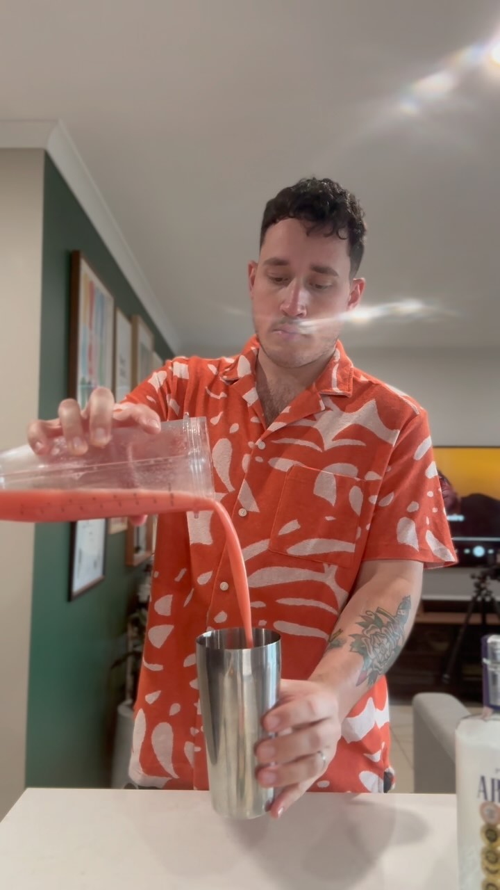 🍉 THIS ONE IS DEEEELISH! This would be a banger mocktail and a great all round summer drink (if you’re not in the southern hemisphere atm).
Watermelon Ginger Beer
30ml @arktikavodka
120ml watermelon juice
Top glass with @bundabergdrinks ginger beer
#adelaidebusiness #mobilebar #adelaidebar #cocktails #mocktails #beerwinespirits #drinks #parties #events #adelaideevents #weddings #engagements #hens #bucks #smallbusiness #familybusiness #southaustralia #adelaideevents #kegbar #adelaideweddings #wearesa #eventssouthaustralia