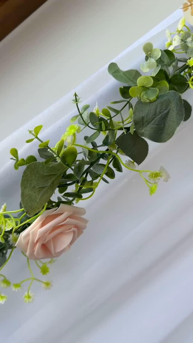 1 … 2 … 3 Es wird wieder Ja gesagt. 🥰❤️
Ein unvergesslicher Moment für jedes Brautpaar – unsere hochwertige Fotobox in Aktion auf einer traumhaften Hochzeit im Schloss Hernstein, einer der romantischsten Hochzeitslocations in Österreich. 😇
Mit liebevoll gestalteten Requisiten, einem stilvollen Hintergrund und dem perfekt abgestimmten Gästebuch bleibt kein Wunsch offen.
Ideal für unvergessliche Erinnerungen mit euren Gästen!
Ob verspielte Fotos oder emotionale Botschaften – unsere Fotobox macht euren großen Tag noch besonderer.
Perfekt für alle, die ihre Hochzeit einzigartig gestalten möchten – lasst euch inspirieren! ❤️
#fotoboxhochzeit #hochzeitsinspiration #heirateninösterreich #gästebuchliebe #weddinggoals #brautpaarmomente #hochzeitmitstil #austrianwedding #fotoboxerinnerungen #hochzeitsdekoideen