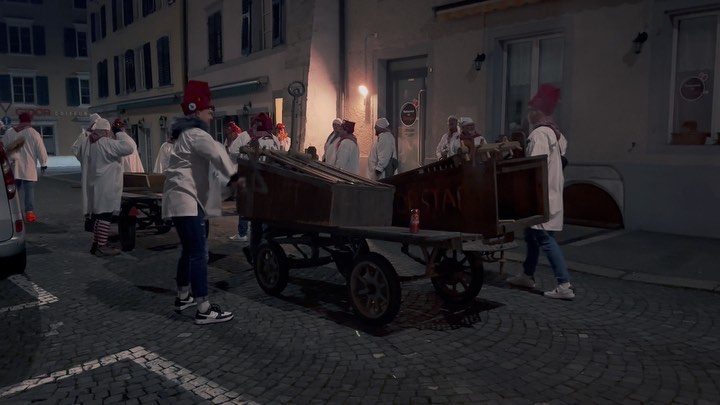 d‘Fasnacht isch eröffnet
.
.
.
.
.
.
.
.
.
.
#vorstadtzunft #vorstadtzunftsolothurn #fasnachtszunftvorstadt #stammzunft #solothurn #solothurncity #solothurntourismus #solothurnguide #solothurner #solothurnerin #solothurnfasnacht #solothurnerfasnacht #vorstadtsolothurn #vorstadt #wagenbauhunft #loooge #tribüne #honolulu #honolulufasnacht #alabonoer #fasnacht2023