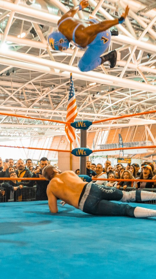 Quando la Magia del Wrestling IWS invade Torino✨️
Mentre il nuovo anno é iniziato noi Vi regaliamo un breve video recap con le ultime emozioni pazzesche vissute a
nightmare before Xmas @torinocomics 🔥
📹 by @fabiusart
#IWSWRESTLING #wrestling #wrestlingreels