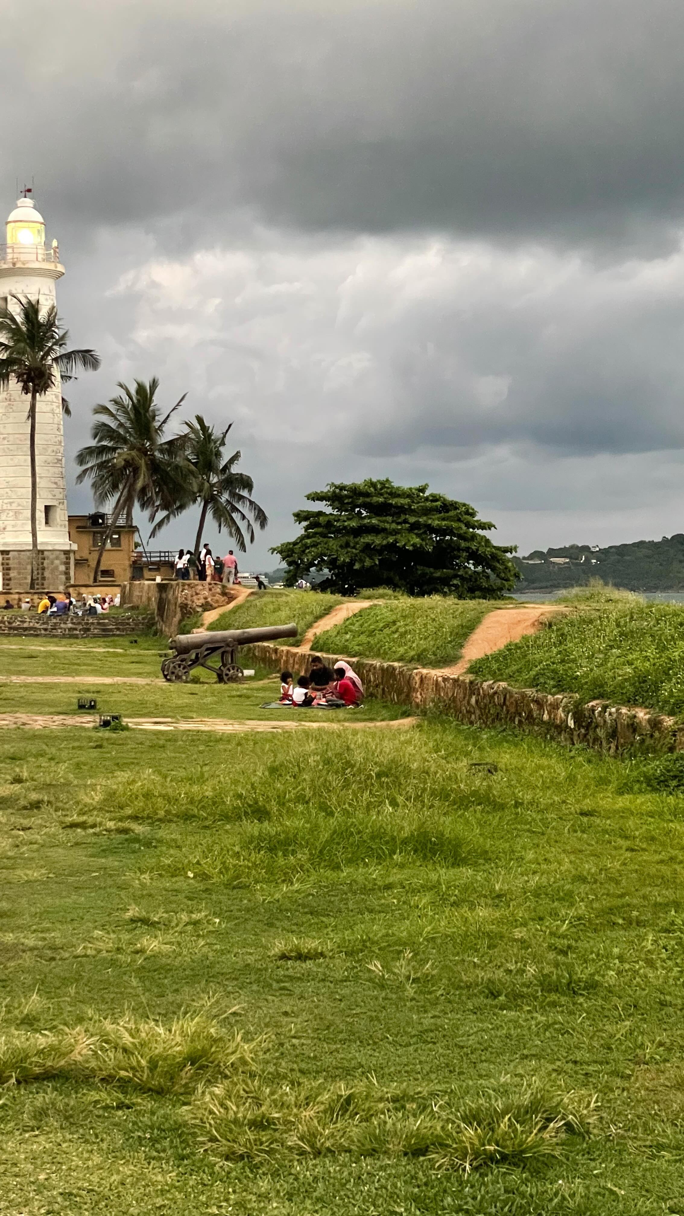 GALLE - South Sri Lanka
📸 @goodvibesvillas
#southsrilanka #galle #srilanka #discovery #dutchcolonial #colonialtown #ceylon #explore #visitsrilanka #lighthouse #rampart #vacances #holiday #hotel #hotelsrilanka