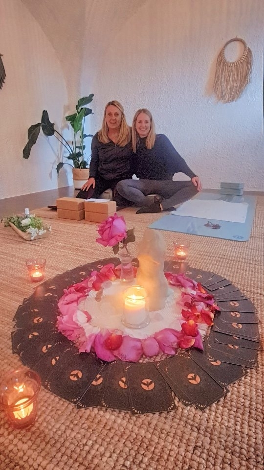 Der Yogafrühling ist zu Ende...Danke meinen Yogis & Yoginis, dass ihr dabei wart! 🙏🩷🌸
Ich freue mich, mit euch in den Yogasommer zu starten 😍🍒
Ps: am 2. Juli geht's los...sichere dir deinen Platz 😘
#reliefandflow #relief #flow #besteyogis #danke
