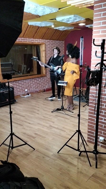 Mademoiselle Line en enregistrement et tournage clip au studio Producson à Toulouse.