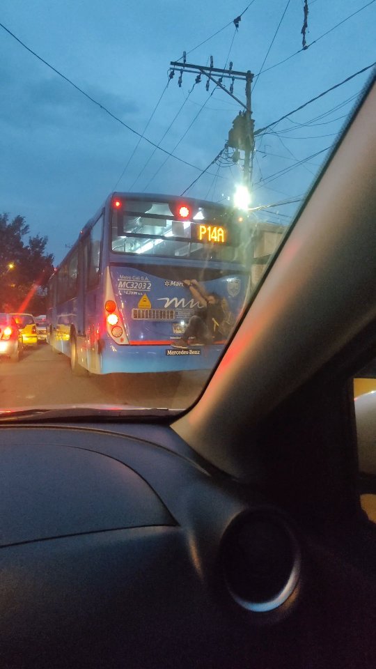 Now if it wasn't rush hour, I'd commend my guy for the life hack.
•
#vacation #colombia🇨🇴