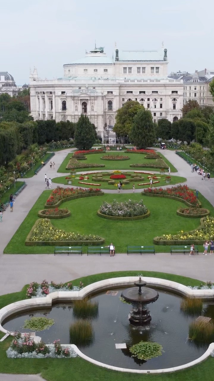 ๐๐๐ฏ๐ ๐ฒ๐จ๐ฎ ๐๐ฏ๐๐ซ ๐ฏ๐ข๐ฌ๐ข๐ญ๐๐ ๐ญ๐ก๐ข๐ฌ ๐ ๐๐ซ๐๐๐ง?โค๏ธ
.
.
โ โ โ โ โ โ โ โ
๐๐ผ๐น๐น๐ผ๐ ๐๐ ๐ณ๐ผ๐ฟ ๐บ๐ผ๐ฟ๐ฒ ๐ฎ๐บ๐ฎ๐๐ถ๐ป๐ด ๐๐ถ๐ฑ๐ฒ๐ผ๐ โค โค
โค @luxury_vienna_travel
Video by ๐ฅ @luxury_vienna_travel
Follow us in๐ป
๐ฎ๐น @luxury_rome_travel
๐ซ๐ท @luxury_paris_travel
๐ฆ๐น @luxury_vienna_travel
.
.
#wienliebe #vienna_austria #viennablogger #viennaaustria #viennalove #viennacity #viennastreets #vienna #wien #wien๐ฆ๐น #wiener #wienmuseum #hofburg #schoฬnbrunn #belvederepalace #albertina #stephansplatz #droneshots #stephansdom #setagayapark #viennabynight #
#viennagoforit #viennanow #vienna #viennaopera #viennaonly #volksgarten #luxuryviennatravel #wienistanders