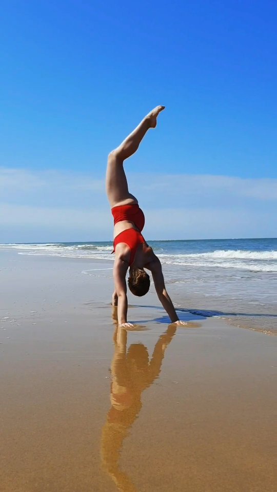 Souvenir d'été (déjà loin) 🌊🐟
#yogafrance #yogateacher #yogaeverywhere #yogapratice #yogaflow #yogainspiration #yogadance #yogalife #yogadancer #sunandsea