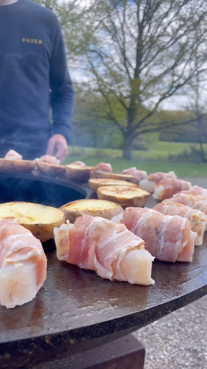CABANE OSCAR | into the woods
W/ @ardellerestaurant
#maisonoscar #rochefort #ofyr #gastronomy #wildexperience #visitardenne #visitwallonia