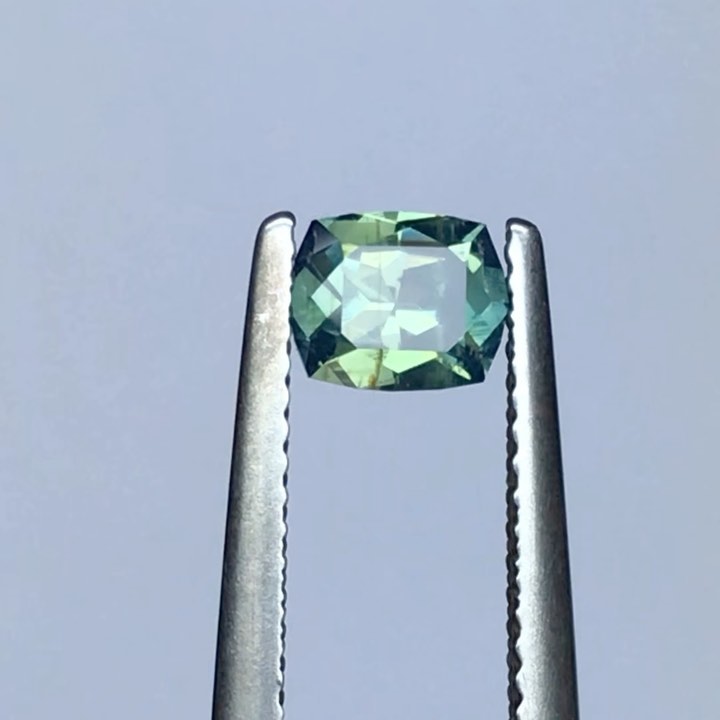 Saphir d’Auvergne taille coussin rectangle 0,81ct | saphir teal | taille de précision | naturel, non chauffé, non traité
French sapphire from Auvergne, Cushion rectangle 0,81ct, precision cut, natural, unheated, untreated.
#saphir #saphirdefrance #saphirdauvergne #frenchsapphire #finegems #exceptionalgemstones #teal #tealsapphire #bluesapphire #naturalgemstone #ethicalgemstone #ethicallymined #naturalsapphire #unheatedsapphire #saphirnaturel #pierresethiques #joaillerieethique
#sapphire #gemme #cuttinggemstones #precisioncut #ethicaljewelry #highjewelry #jewelrydesign #statementjewelry #hautejoaillerie #minetomarket #jewelrydesigner #jewelryblogger #gemstonetraceability