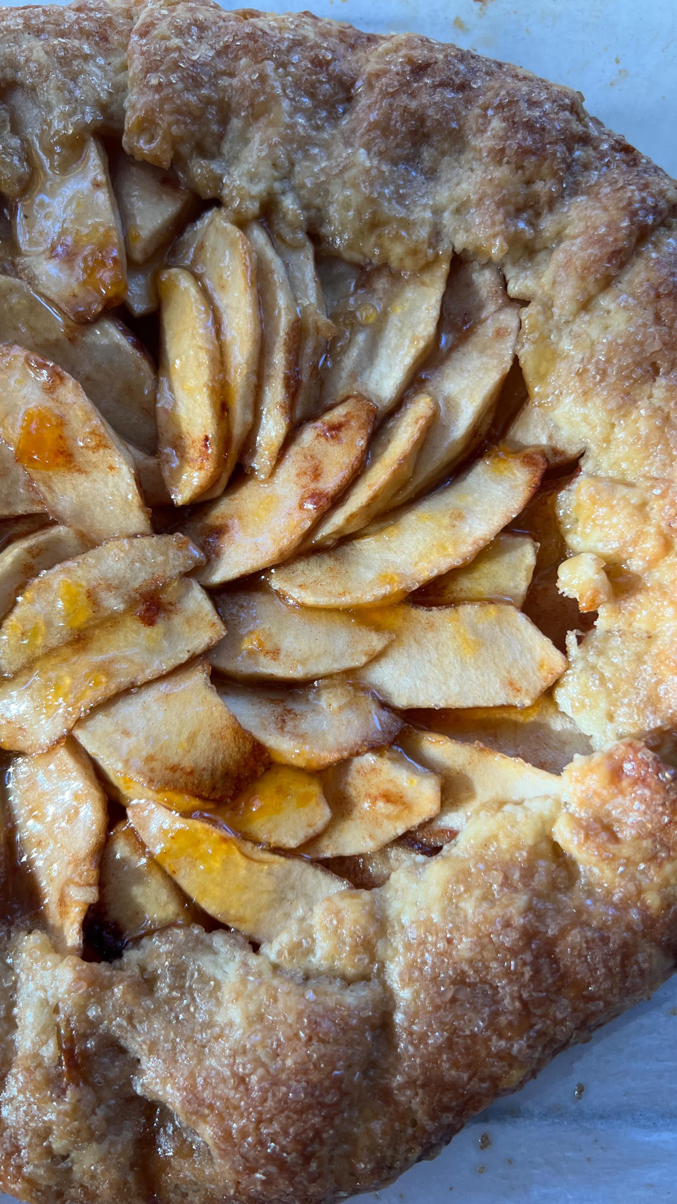 Warm Apple galette for a chilly fall day! It is my favorite fall dessert so thatās what I decided to bake yesterday. It felt so good to bake after a long break!
#apple #applegalette #tart #dessert #appledessert #fallbaking #homebaking #weekendbaking #bakingday #pie #homemade