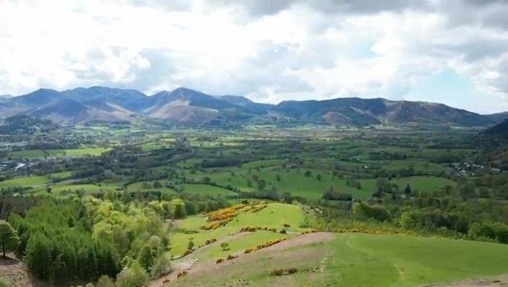 Did a walk on a mountain - props to @bigsam231
.
.
.
.
.
#dronephotography #drone #dronefootage #landscapelovers #peakdistrict #travelphotography #travelblogger #mountainview #mountainlife