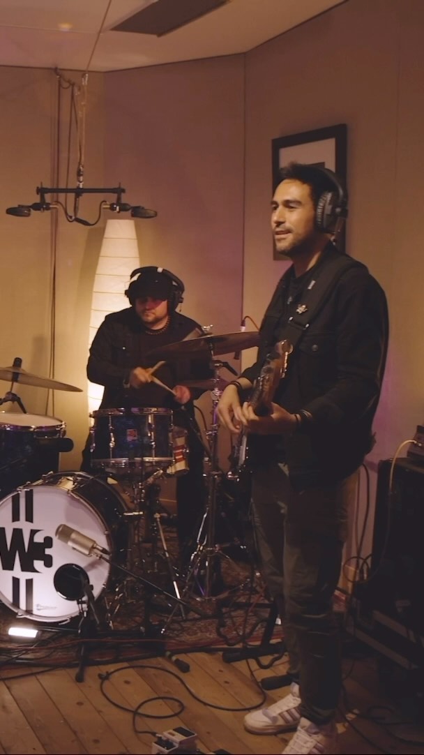 Our new single is out today! ‘Peckham By Day’ from our live stream at @masterlinksessions last year.
Check it out on any platform and listen to @timower sounding incredible.
@w3funk
Link in our bio 🔗
@karmecaruso @edmitchellsax @lukeharrisdrummer @_caetano_music @chrisboothmusic @tom_gledhill @windywintersuk @timower
Thanks @stefanredtenbacher @mlp_studios