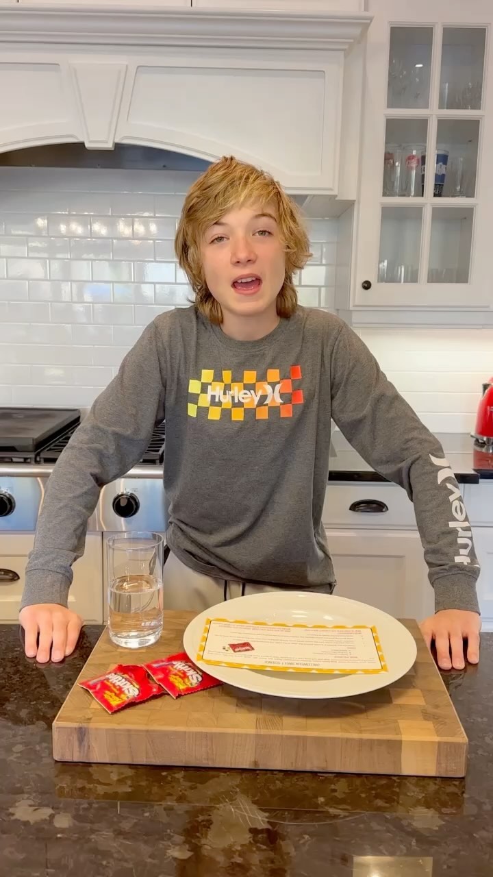 CucinaKids Kitchen Lab 🥼 🧑🔬🔬heading your way today!!!
If you are sick 😷 (like me) or if you are in Ontario and not at school today then I have a fun Science experiment for you to try at home.
Plus you get to use some of your Halloween Skittles candy!
All you need:
- different coloured Skittles
- 1 large white plate
- warm water
This experiment is from my Fall CucinaKid box. Let me know if you give it a try and how it goes!
👨🍳Matteo
#cucinakids #cucinakidscook #kidsstemactivities #kidsscience #kidsscienceexperiments #sickdayactivities #scienceexperiment #scienceexperimentsforkids #kidscience #stemeducation #kitchenclassroom #experimentsinthekitchen #homeschool #homeschooling #stemeducation #stemactivities #stemactivitiesforkids