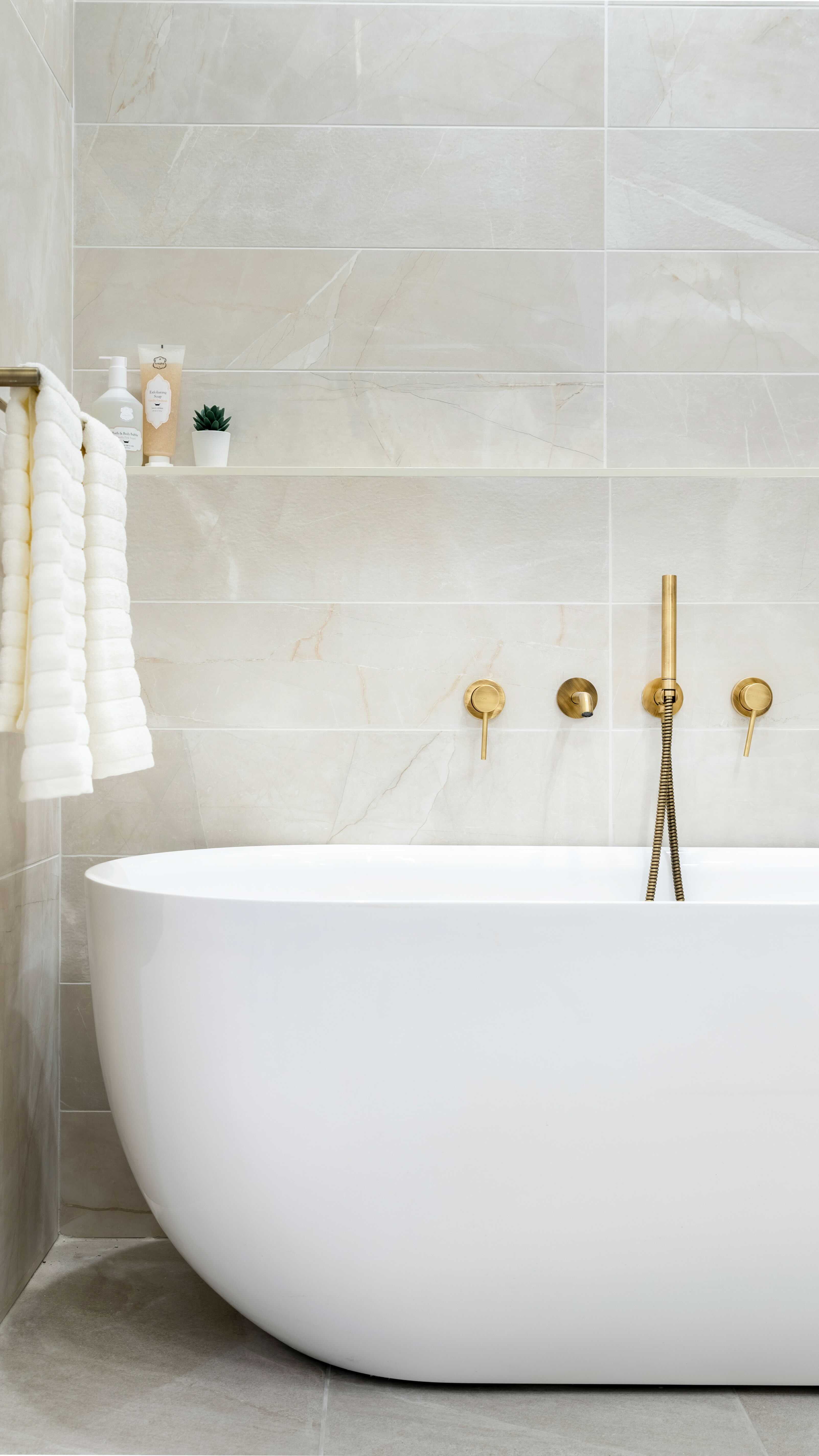 🛁
PH by @einat_dekel ❤️
.
.
.
.
.
#bathroomdecor #bathroomstyle #bathroomrenovation #freestandingbath #photoshootsession📸 #photooftheday #officedecor #interiordecor #interiorstyling #interiordesigncommunity #finewoodworking #interiordesign #interiordesigninspiration #furnituredesign #interiordecorating #officedesign #customfurnituredesign #interiorinspiration #customfurniture #woodworking #creativelife #interiordesigner #architecture #interiors