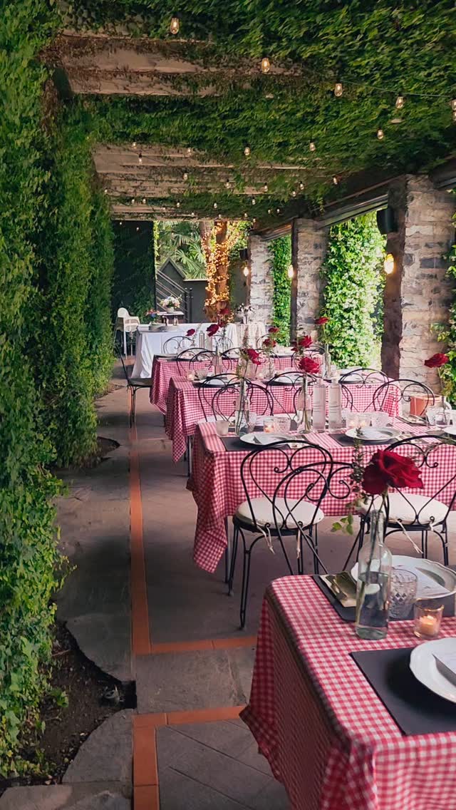 Pizza Party Nights 🍕
@figlideifioricomo
#lakecomo #comolakeside #candlelightdinner #pizzaparty #pizzalover #pizzalovers #pizza