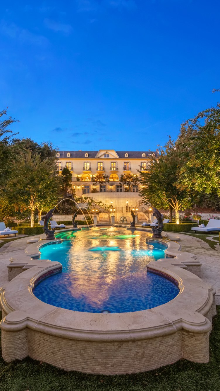 This palatial $87M European Estate is quintessential to the highest class of luxury living, built for those who hold history, design, and beauty in the highest regard. Poised high atop a promontory and rich in privacy, this tranquil oasis boasts jaw-dropping 360 degree views of all of Los Angeles!
⠀⠀⠀⠀⠀⠀
𝐄𝐗𝐂𝐋𝐔𝐒𝐈𝐕𝐄 𝐋𝐈𝐒𝐓𝐈𝐍𝐆
📍 Beverly Hills, CA
💰 $87,000,000
🏠 8 Beds • 14 Baths • 21,800 sqft • 7.80 acres
✉️ Message for more information⠀⠀⠀⠀⠀⠀
⠀⠀⠀⠀⠀⠀
#realestate #home #castle #mansion #beverlyhills #losangeles #la #dream #views #mountains #europe #lux #luxury #luxurylifestyle #luxuryhomes #luxuryrealestate #ferrari #rich #drake #history #interiordesign #design #architecture #house #forsale #reels #reelsinstagram #rap
