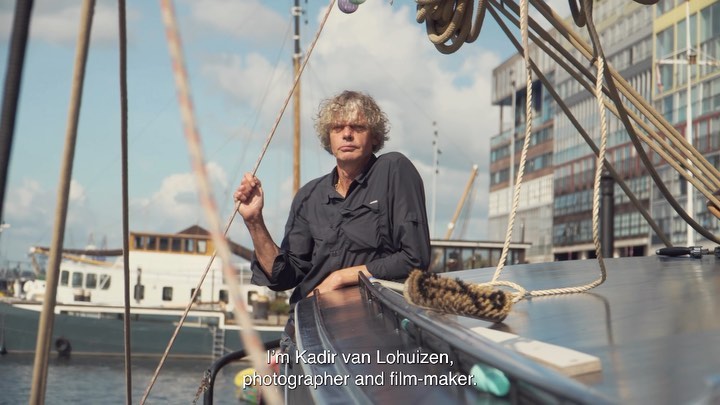 Bijna vergeten te delen; de video (1 van de 4) die ik maakte voor ATLAS The Future of Exhibitions, een initiatief van @hetscheepvaartmuseum over verduurzamen in de kunstsector. Het begon eigenlijk bij de tentoonstelling Rising Tide van @kadirvanlohuizen, waar hij in deze video over vertelt. Rake woorden, het kijken (en delen) waard! 🌎♻️🌊