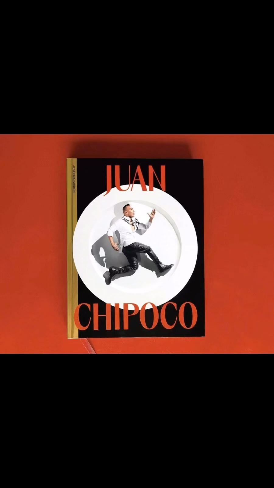 Proud to be part of this project! @juanchipoco styled by me for his book sharing an incredible success story!
Cover look styled by me