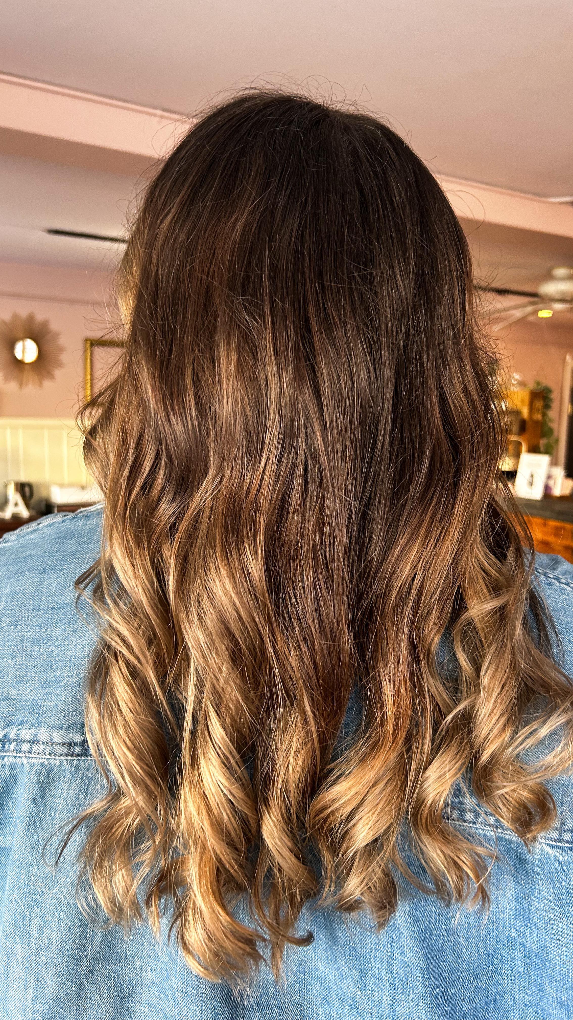 Ashy, mushroomy blonde highlights to add some life and dimension to Kathryn’s hair! Color and cut by Anie.
.
.
.
.
.
#balayage #blonde #blondebalayage #blondehighlights #firstcolor #virginhair #blondebrunette #foilyage #highlights #blondegoals #hairgoals #hairgoals2022 #hairlove #highlights2022 #warren #warrenri #warrensalon #warrenstylist #balaygehighlight #balayagehair #balayageartist #balayagespecialist #bestofbalayage #mastersofbalayage #ashy #mushroomy #mushroomhighlights