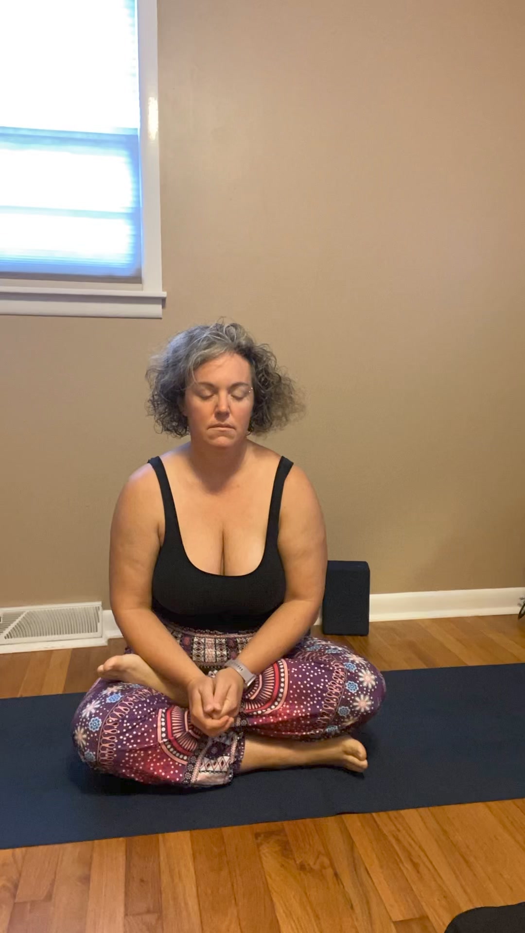 Get your Friday flow on. Open up your heart and mind to take on the weekend 💕. #healthybodyhealthymind #healthy #moveyourbodyeveryday #healthybodyandmind #changeyourmindchangeyourlife #healthybody #takeadeepbreath #healthybodyhealthymindhealthysoul #healthybodyhappymind #moveyourbody #justbreathe #changeyourlife