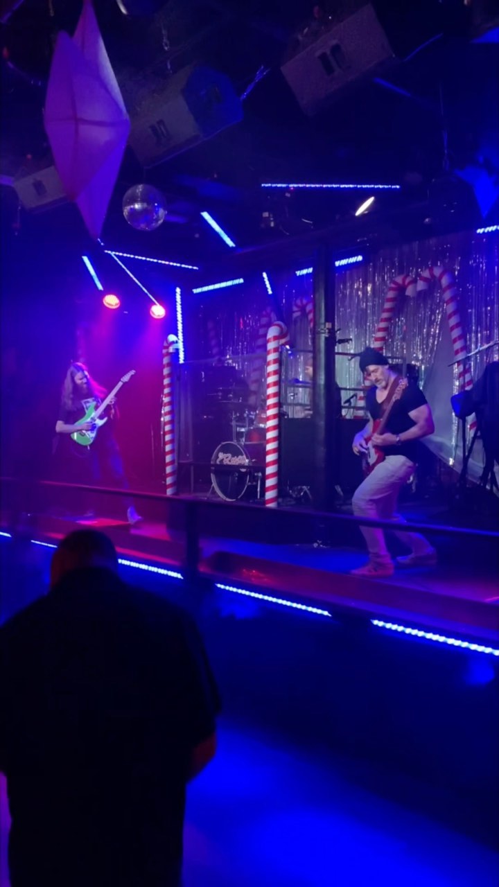 Tis the season… for candy canes and pick squeals 🤘 #crinkumcrankumband