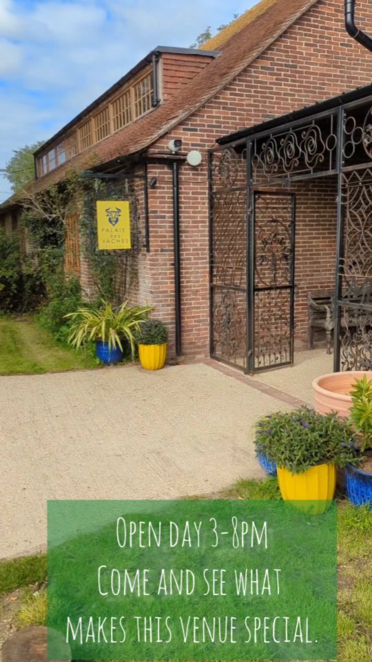 The amazing @palaisdesvachesevents is open for viewings now, until 8pm. This is such a unique venue and if you are searching for somewhere a little different, you should definitely go and see, ummmm there is also pizza!!!
#palaisdesvaches
#artgalleryvenue
#galleryvenue
#ruralvenue
#artgallerywedding