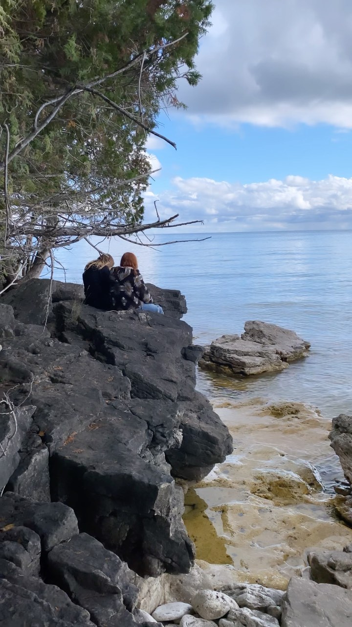 Nature & chicken soup for the soul ✨🤍
•
#thesmallstuff #1000hoursoutside #getkidsoutside #doorcounty #whatgetsyououtdoors #adventureawaits #findyournorth