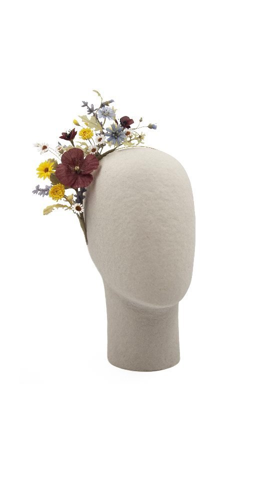 2022 ha sido trabajar con mujeres maravillosas, estar rodeadas de historias de amor, música, hacer ✅ en sueños cumplidos, aprender de herrores, de tropezar y levantarnos, nuevos conocimientos, nuevos retos, compartir, crear, lanzarnos y
SIEMPRE, SIEMPRE, SIEMPRE experimentar y soñar✨
Gracias por habernos acompañado y apoyado un año más, haciendo lo que más nos gusta y dejándonos formar parte de esos momentos tan especiales.
Os deseamos un 2023 lleno de aventuras, de arte, de sentir, de ser y estar.
GRACIAS!!!🙌❤
#latextilería #slowfashionnext #ateliercouture
#forosfn #noviasdiferentes #artesaniacontemporanea #sotanoa #tatizoom #ideoevents #2022